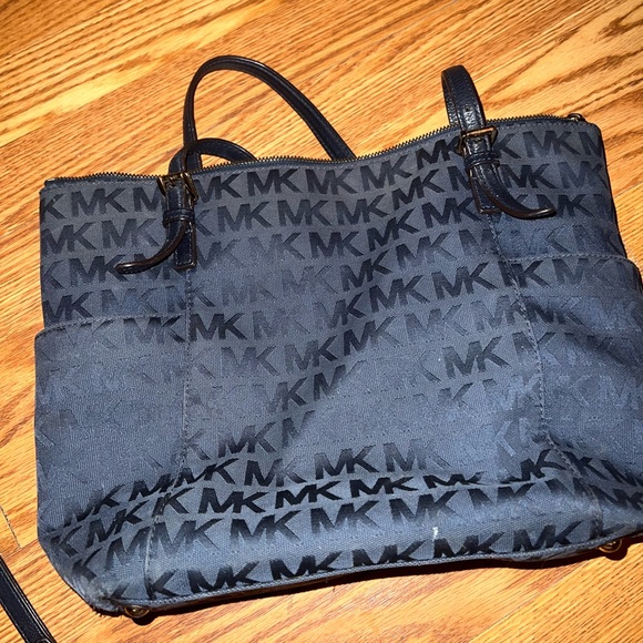 Authentic Micheal Kors Purse - Picture 2 of 10